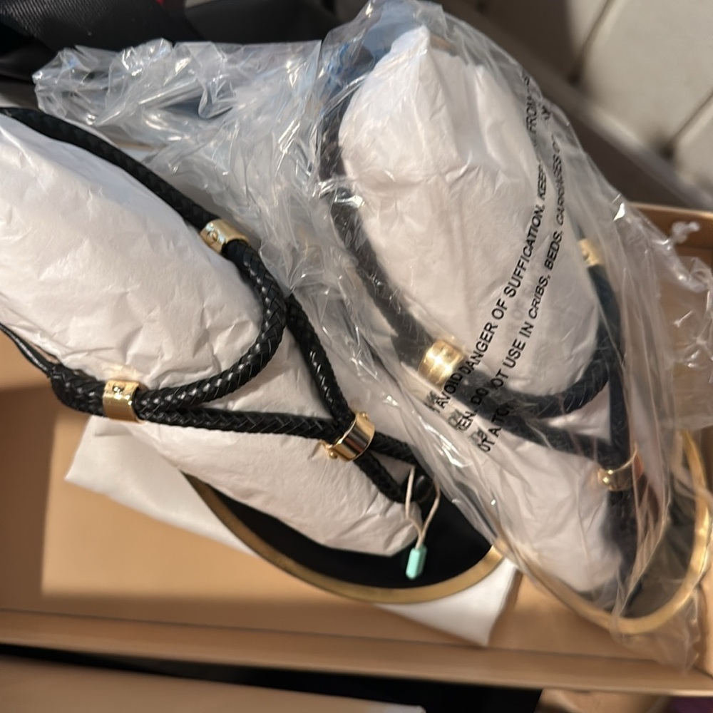 NEW Michael Kors Collection Braided Leather Black Gold Thong Sandals Sz 7 NIB - Picture 4 of 5